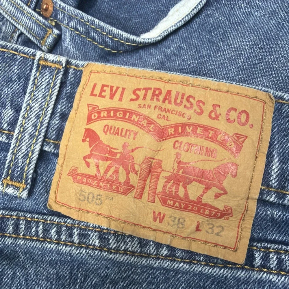 Levi's 505 Jeans Mens 38x32 Blue Regular Fit Straight Leg Medium Wash Denim USA